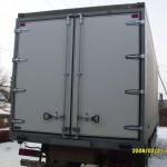 Ворота с коробкой после установки.