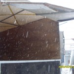 Высокий задний борт и подъёмная створка.